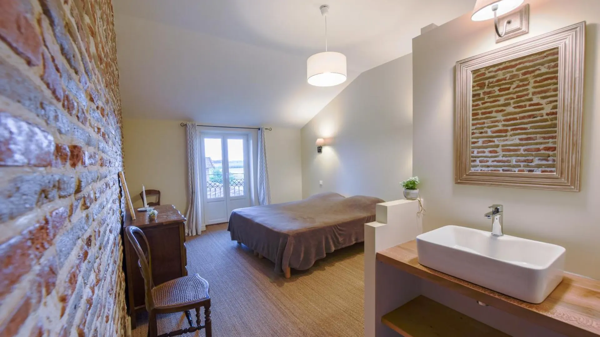 Pensionat Gite Manzana Au Chateau Lavalade Castelsarrasin