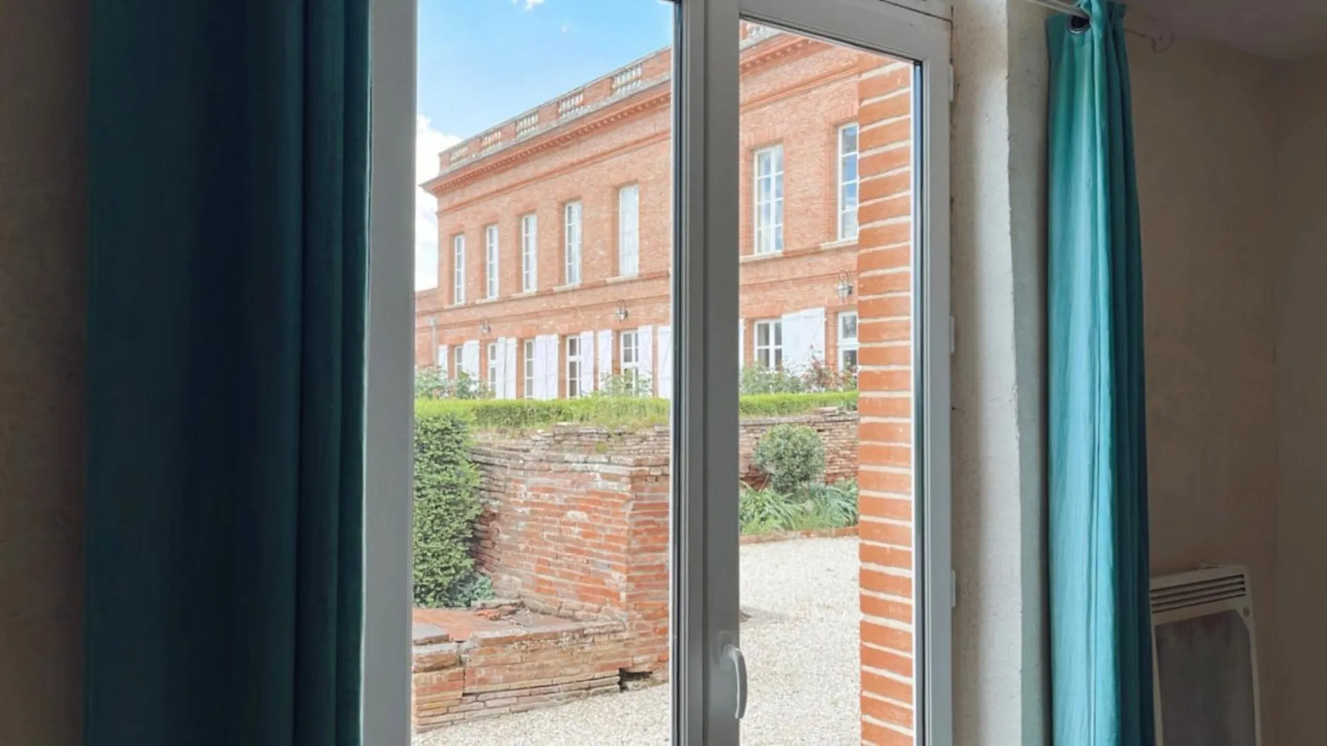 Gite Manzana Au Chateau Lavalade Castelsarrasin Maison d'hôtes